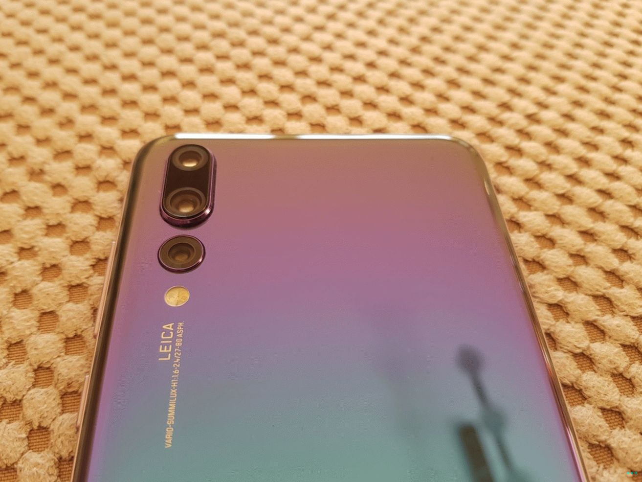 Хуавей р20. Huawei модель: p20 Pro сзади. Хуавей р20 3400. Динамики Хуавей пи 20 про.